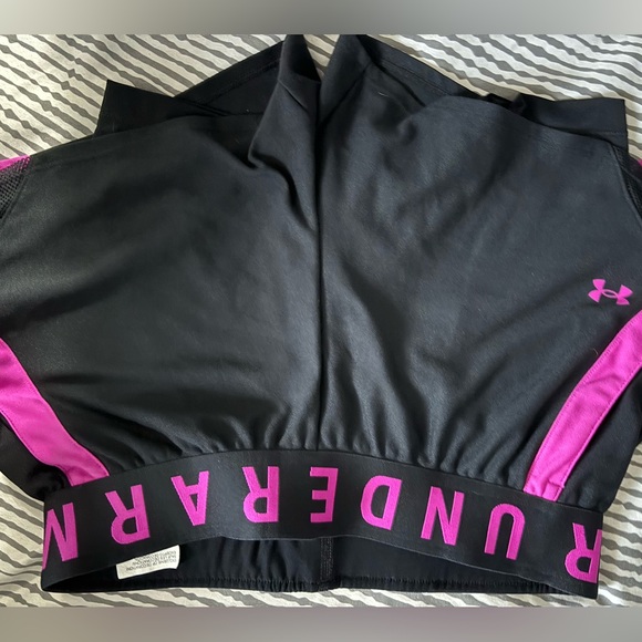 Pink and black under armour shorts - Picture 1 of 3